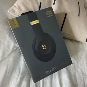 BRAND NEW BEATS STUDIO 3 WIRELESS